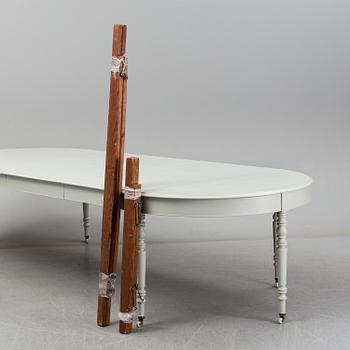 A late 19th century dining table.