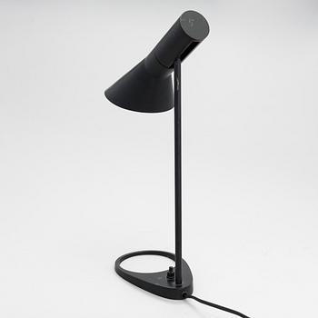 Arne Jacobsen, bordslampa, "AJ" mini, Louis Poulsen, Danmark.