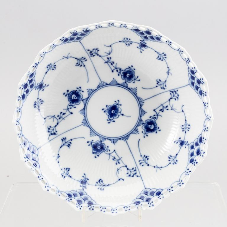 ROYAL COPENHAGEN, kaffeservis, 60 delar, "Musselmalet, helblond".