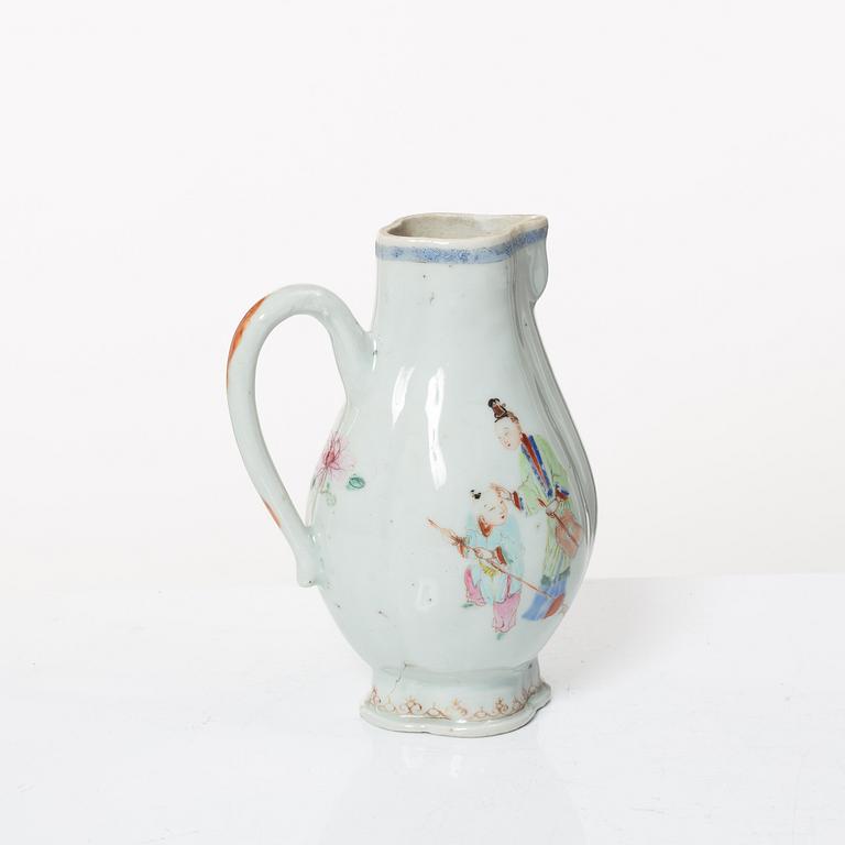 Tekanna med lock och kanna, porslin. Qingdynastin, Qianlong (1736-96).