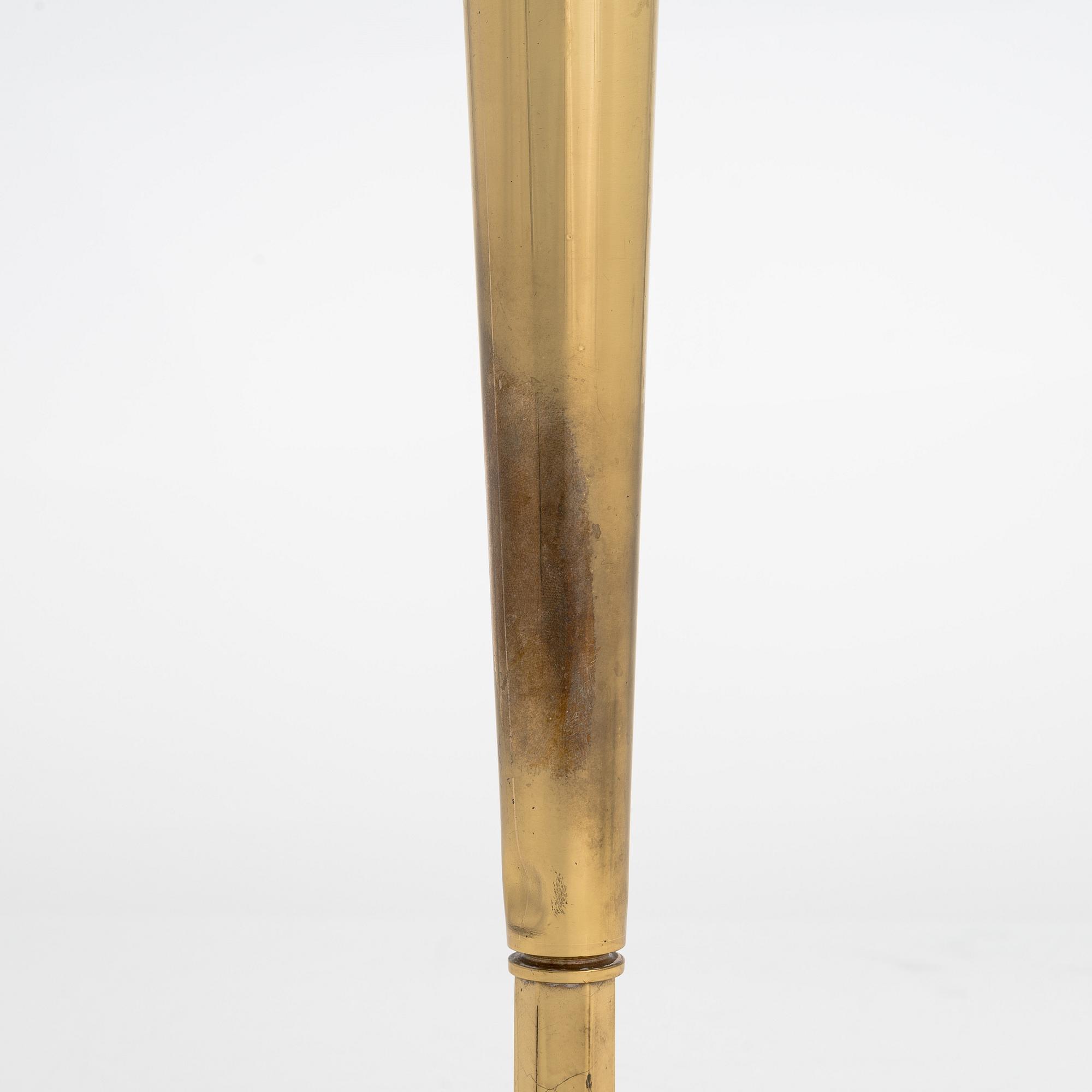 Paavo Tynell, bordslampa, modell 5061, Idman 1900-talets mitt.