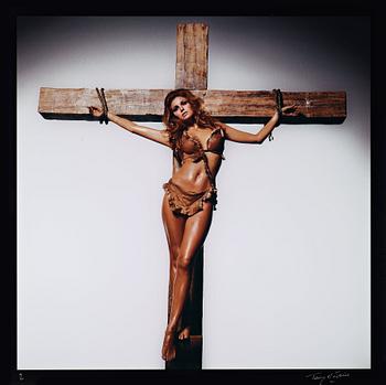 Terry O'Neill, "Raquel Welch on the Cross, Los Angeles", 1970.