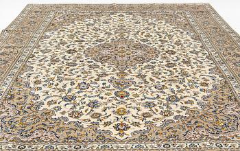 Carpet, so called Royal Keshan, circa 420 x 290 cm.