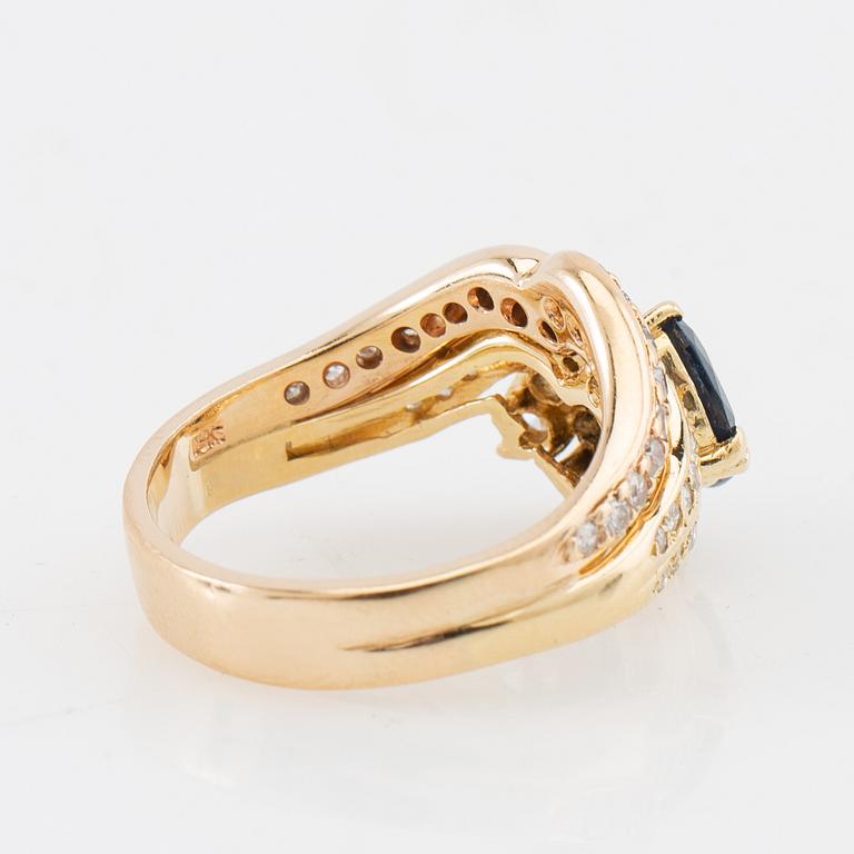 Ring in 18K gold set with pear-shaped sapphires and round brilliant and single-cut diamonds.