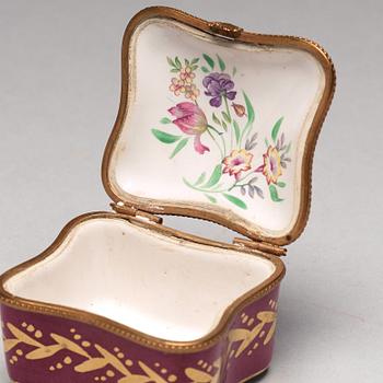 DOSOR, sex stycken, porslin och emalj. 18/1900-tal.