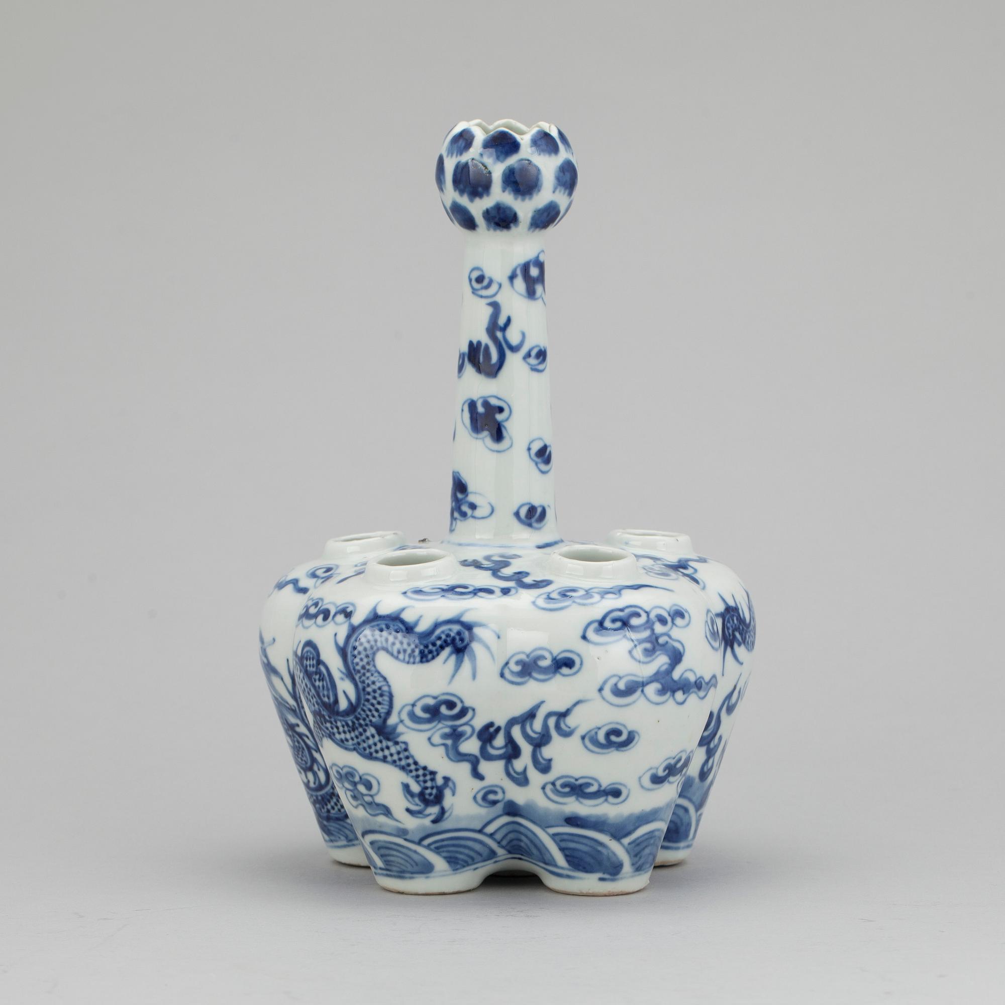 TULPANVAS, porslin, Kina 1800-/1900-tal.