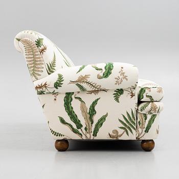 Josef Frank, a model 703 sofa, Firma Svenskt Tenn.