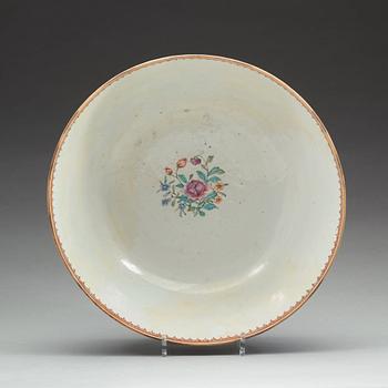 BÅLSKÅL, kompaniporslin. Qingdynastin, Qianlong (1736-95).