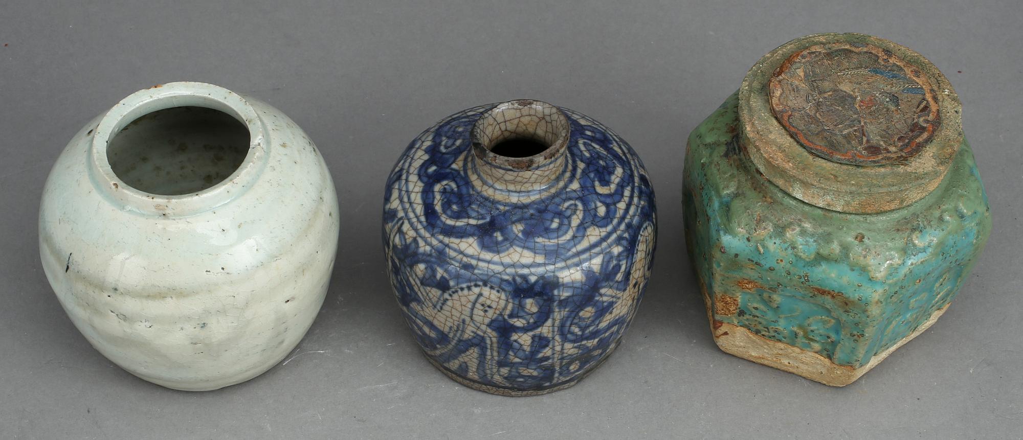 KRUKOR, 3 st, keramik, bla Ming, Sydostasien.