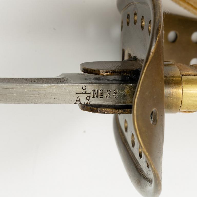 Sabel, svensk, m/1867 för kavallerimanskap, med balja.