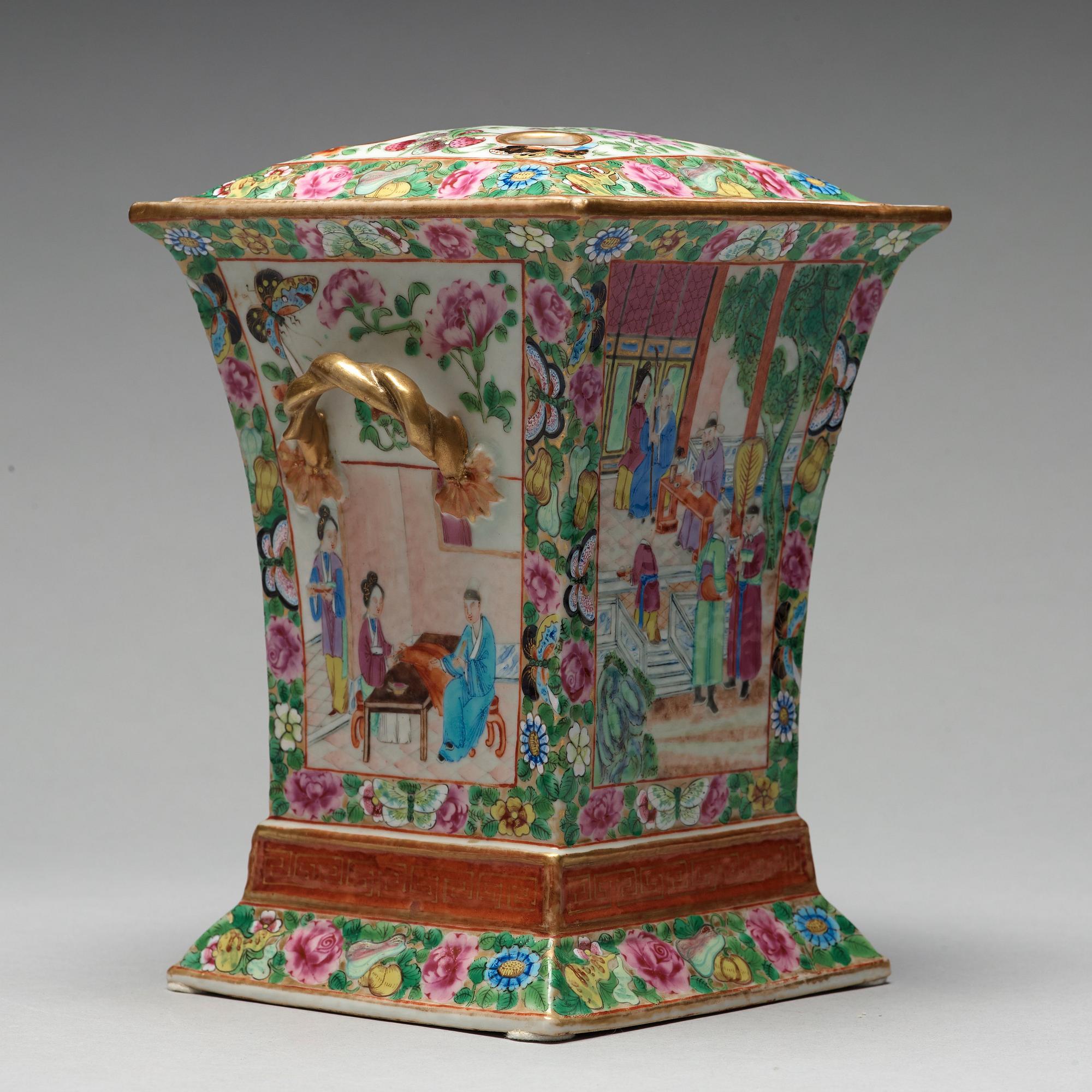 TULPANVAS, porslin. Kanton, Qingdynastin, 1800-tal.