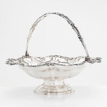 A large Victorian sterling silver breadbasket, maker's mark of Edward, Edward Jn, John and W. Barnard, London 1841.