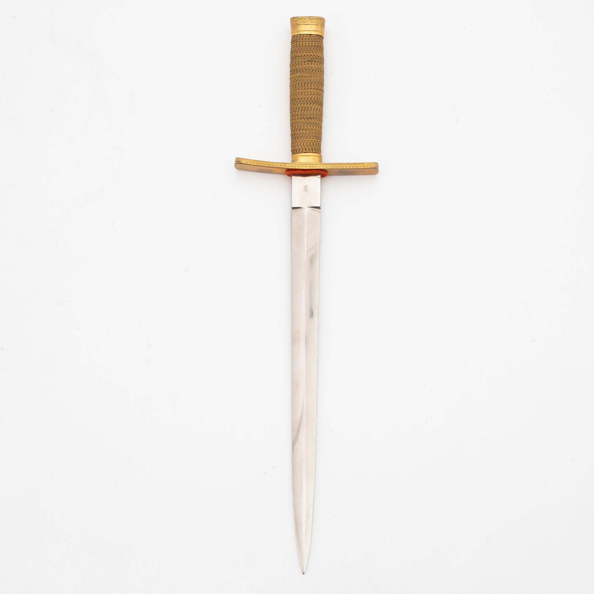 A Swedish Airforce dagger 1930-52 pattern, with scabbard.