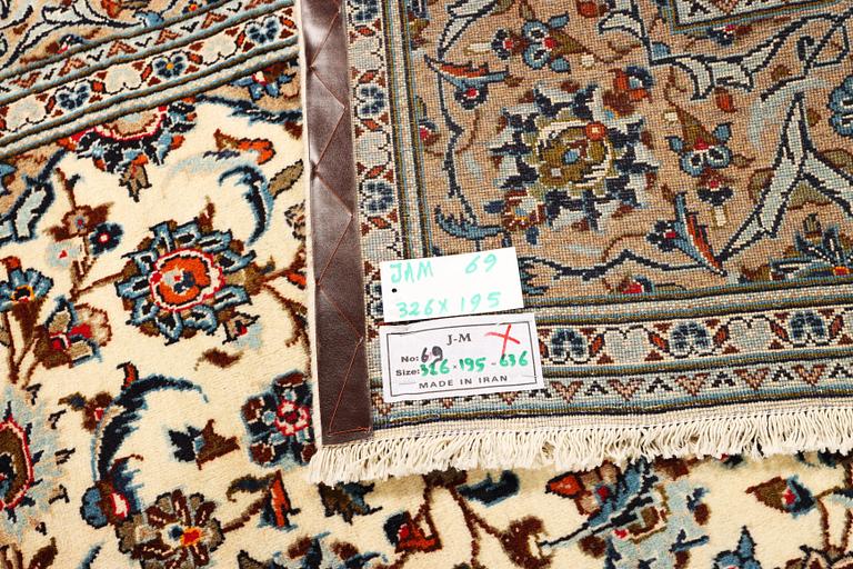 Matta, Keshan, ca 326 x 195 cm.