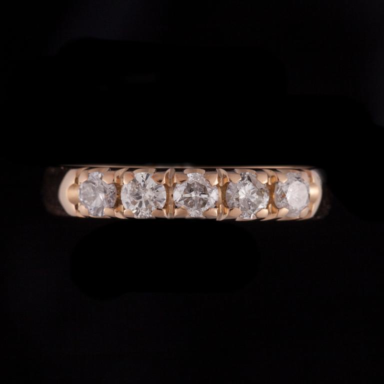 RING, 18K guld, briljantslipade diamanter. Vikt ca 2,3 g.