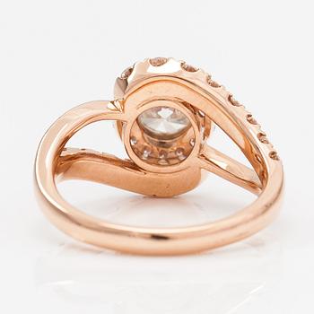 Ring, 18K roséguld, diamanter ca 1.68 ct tot. IGI-certifikat.