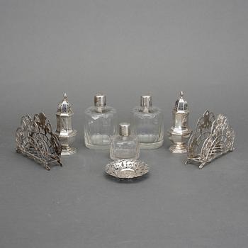 PARTI DIVERSE, silver, ströare, servetthållare, flakonger och fat, 291 gram, exklusive flakonger i glas   m silverpropp.