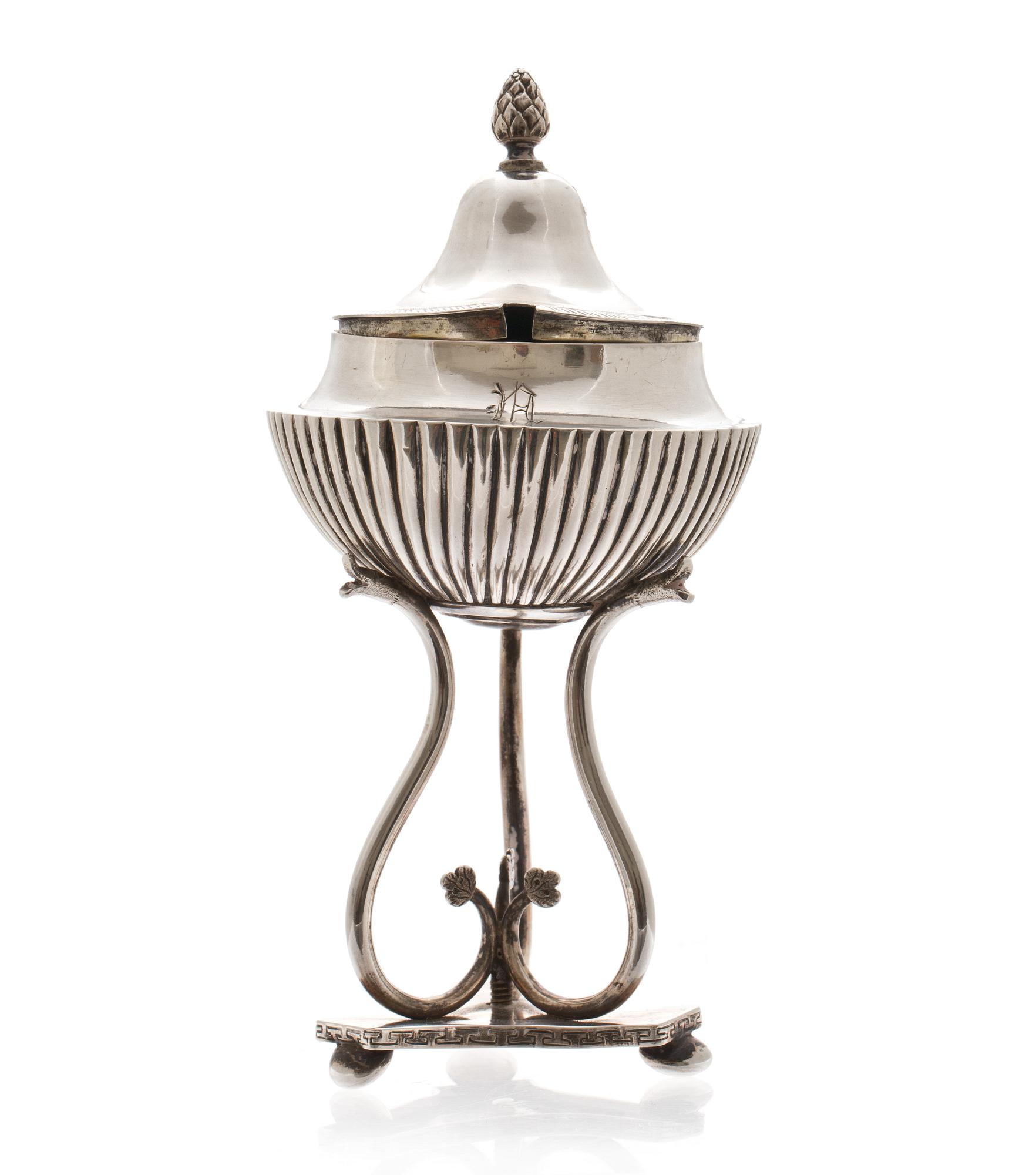 SALTKAR med LOCK, silver, empire, möjligen Isak Österberg Malmö 1814. Vikt ca 88 gram.