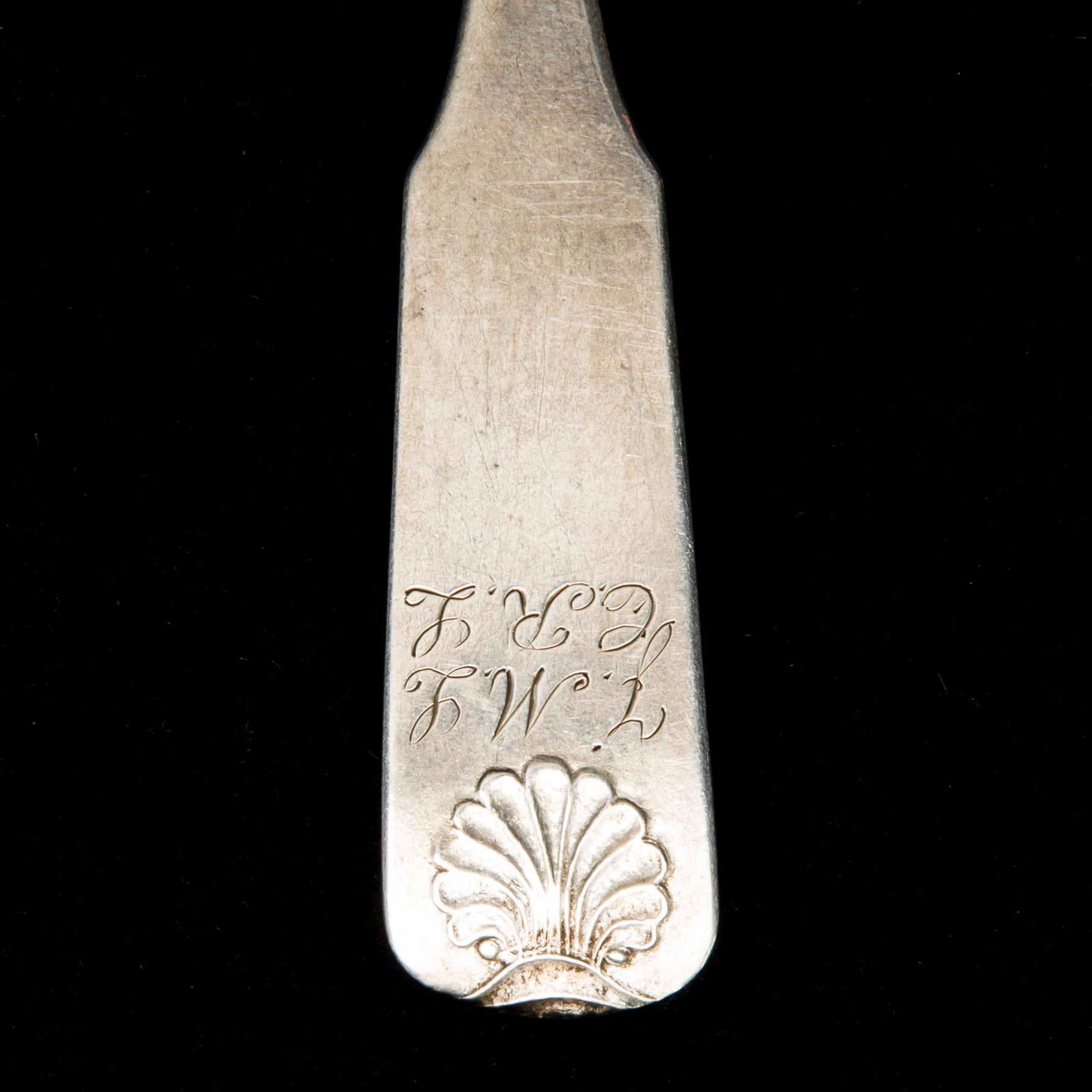 PARTI BESTICK, 44 delar, silver, "Mussla", finska stämplar, 1918-50. Tot vikt 1084,8 g.
