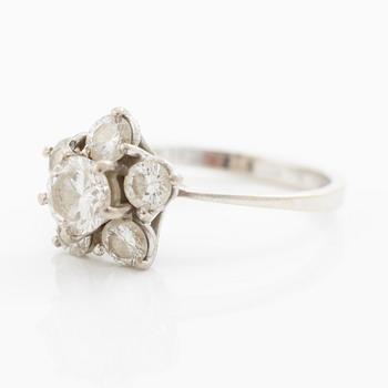 Ring, cameo model, white gold with brilliant-cut diamonds.