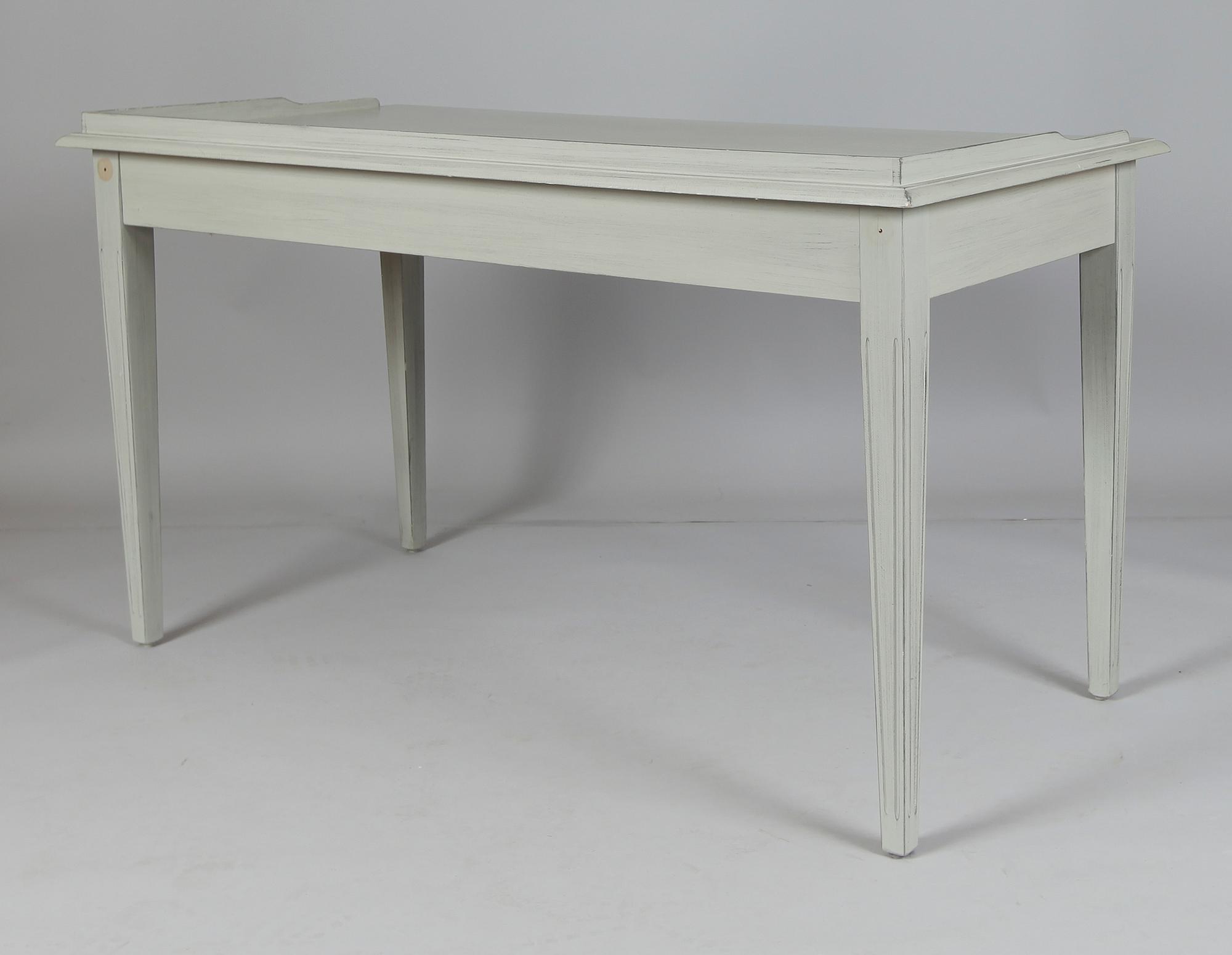 SKRIVBORD, gustaviansk stil, 1900-talets andra hälft.