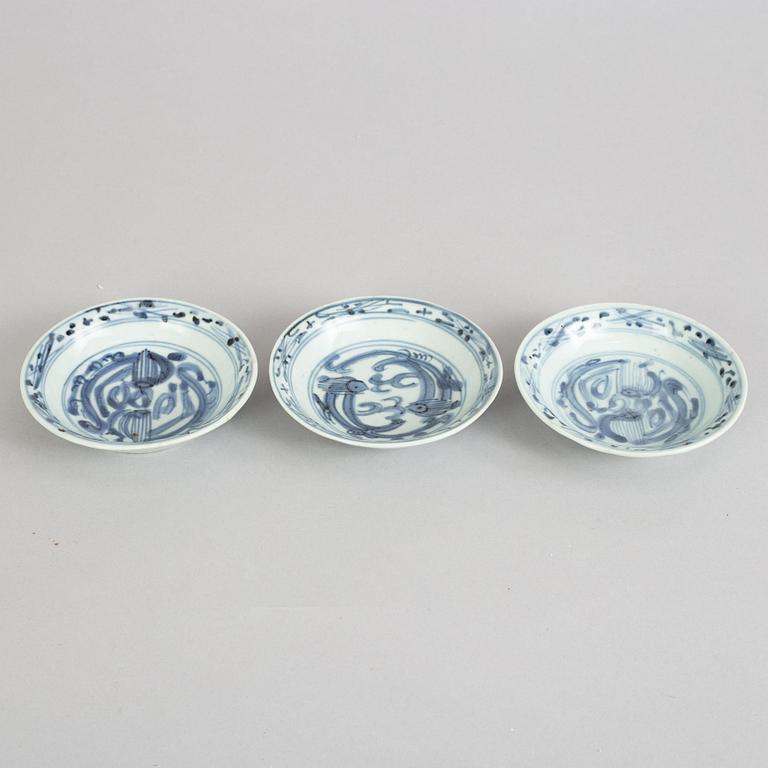 A set of three small blue and white dishes, Ming dynasty (1368-1644).