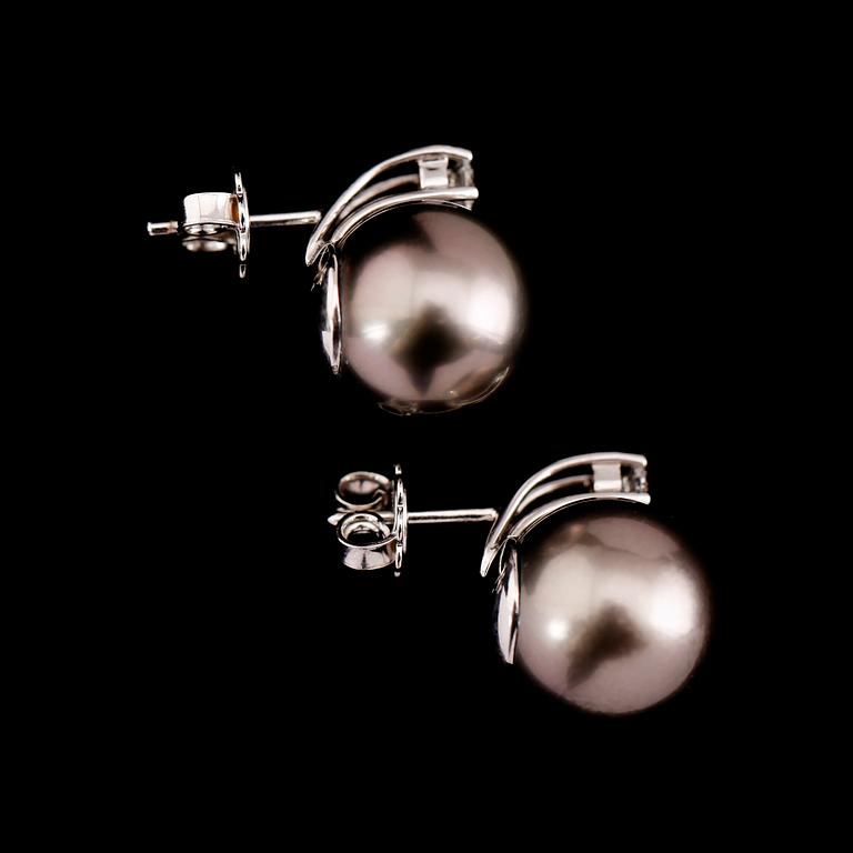 ÖRHÄNGEN, 18 k vitguld, diamanter tot 0.30 ct, tahitipärlor.