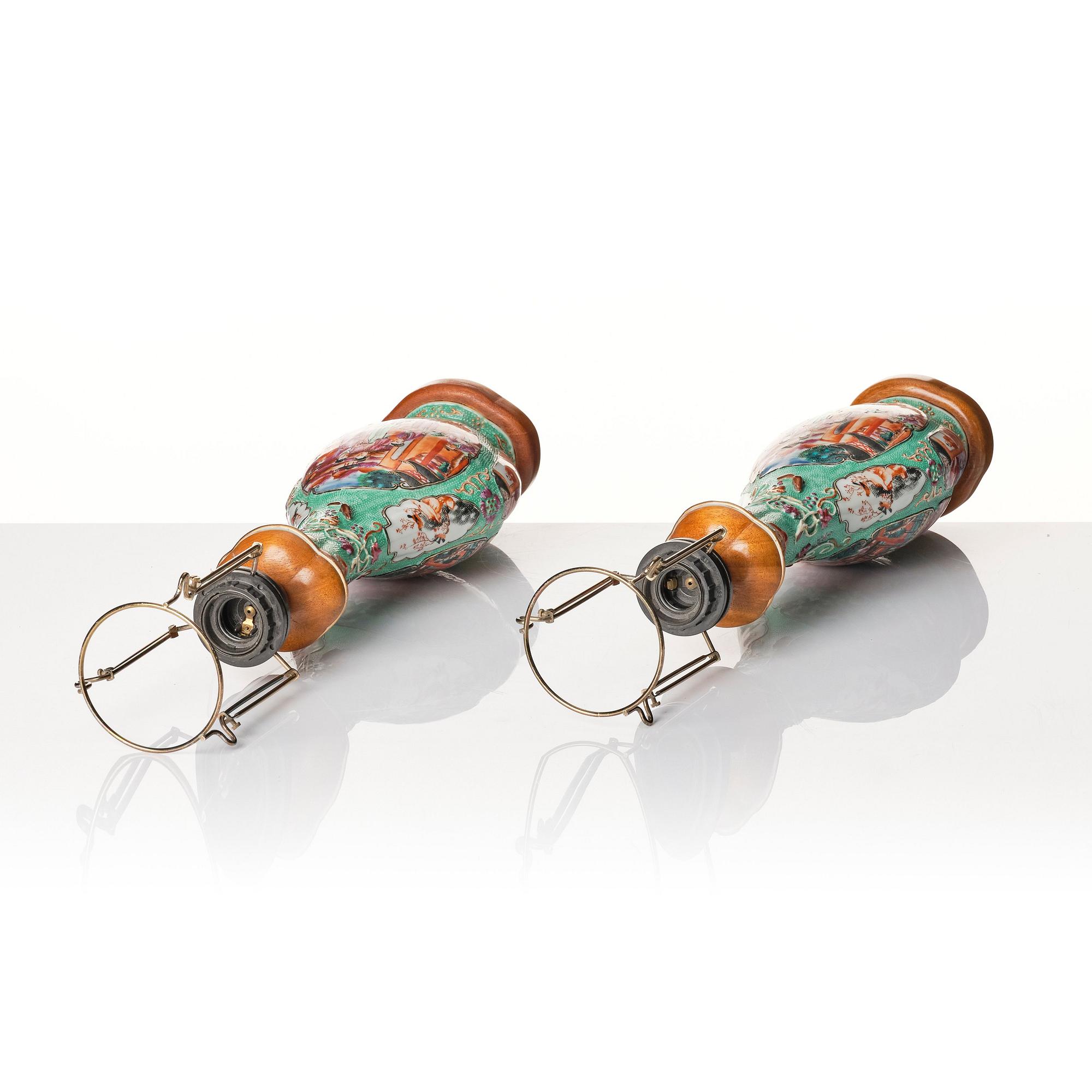 A pair of Chinese porcelain vases made in to lamps, Qing dynasty, circa 1800.