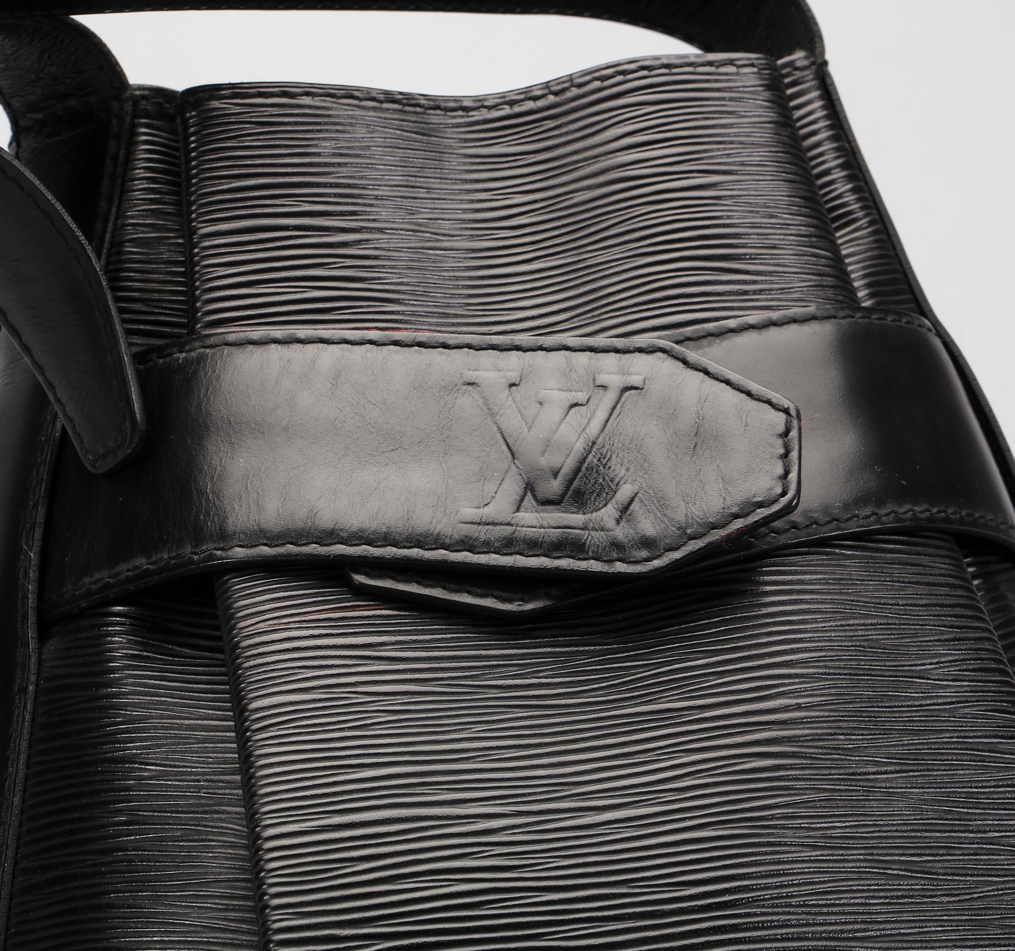 VÄSKA, "Sac D'epaule Epi", Louis Vuitton.
