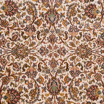 Matta, Kashmir, silkkiä, noin 312 x 425 cm.