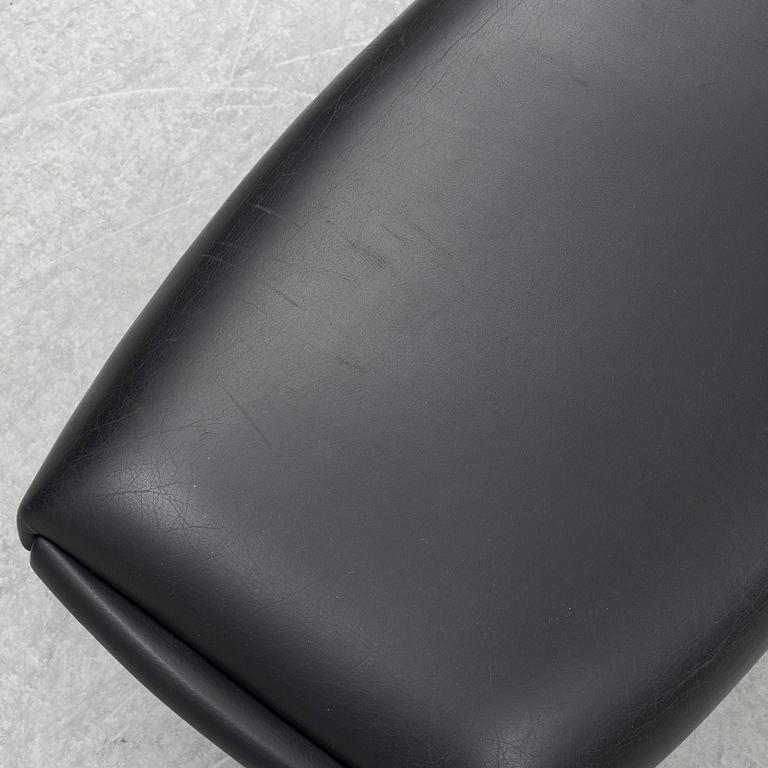 Hans J. Wegner, fåtölj med fotpall, "Ox Chair", EJ-100, Erik Jørgensen Møbelfabrik A/S, Svendborg, Danmark.