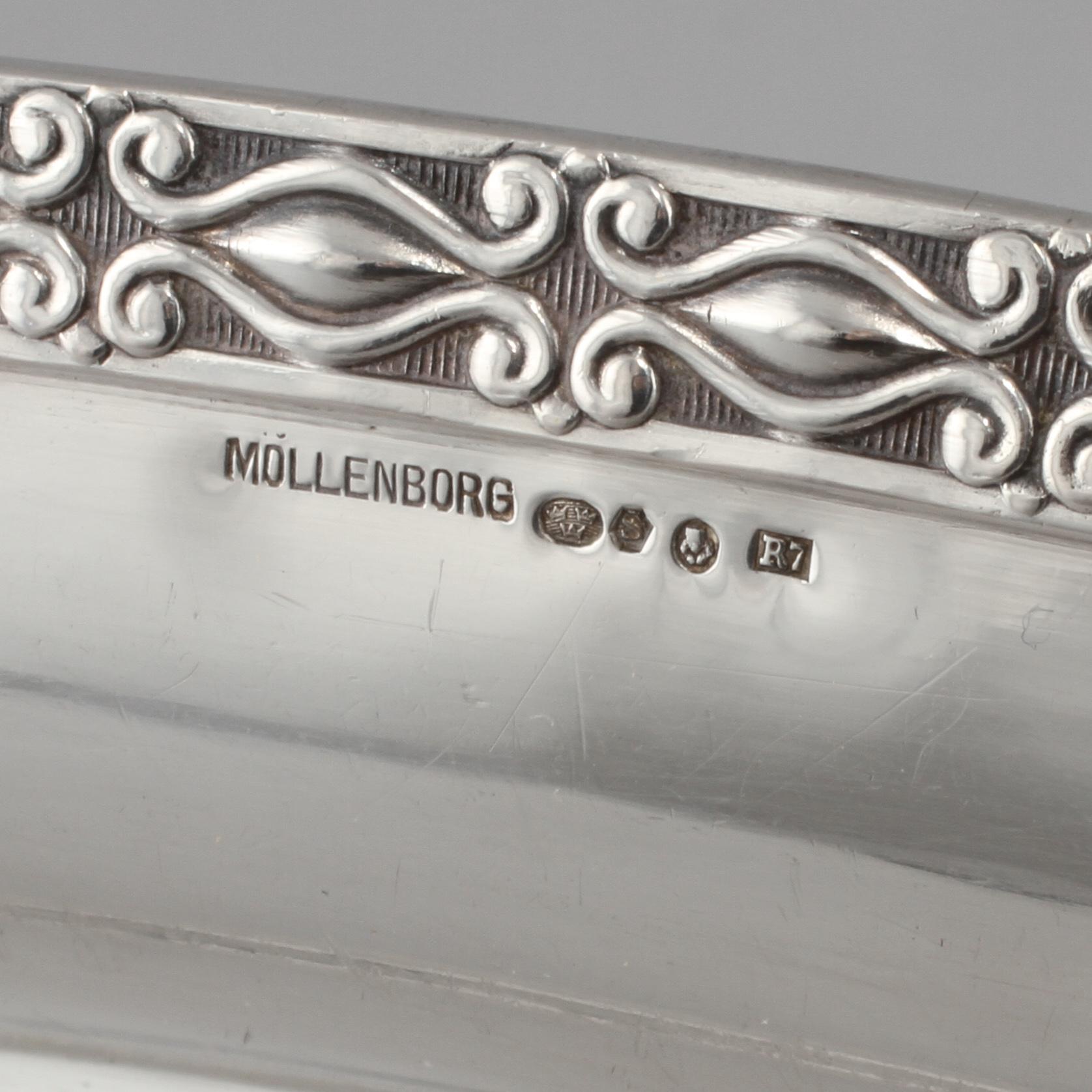 BRICKA, silver, Möllenborg, Stockholm, 1919. Vikt 1292 gram.