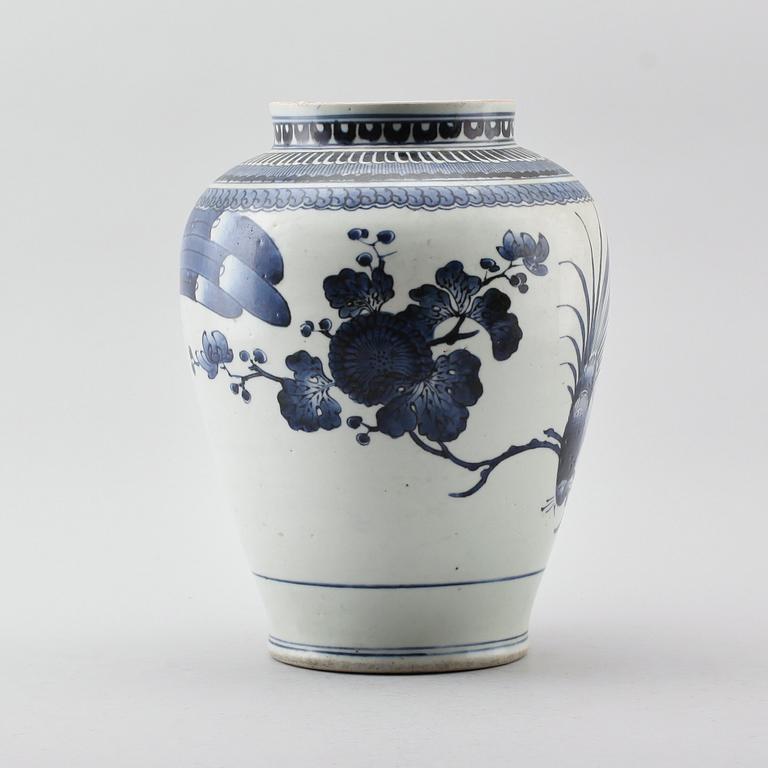 A blue and white Japanese jar, Edo period, 17th Century.