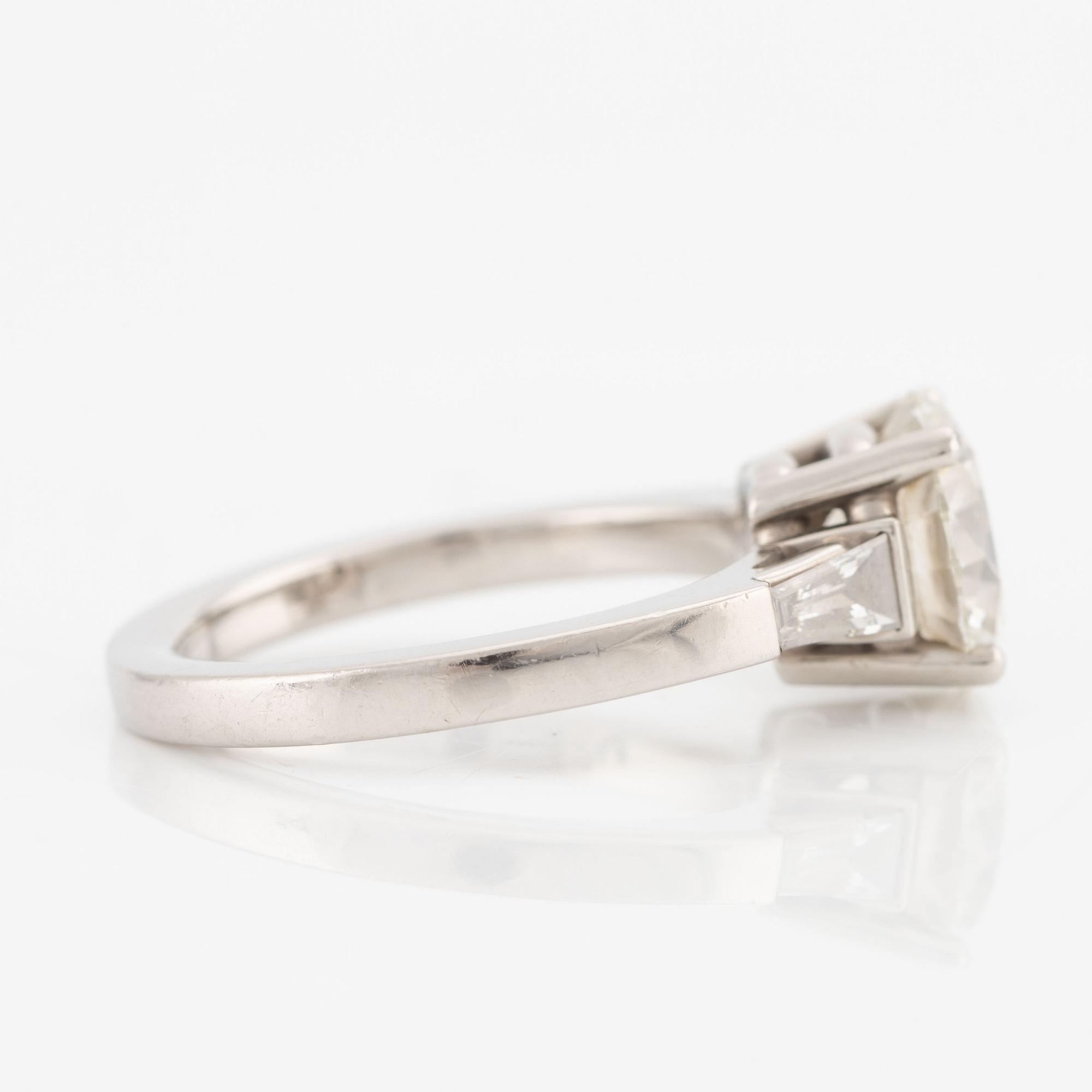Ebba Brahe, ring, platinum with a round brilliant-cut diamond 2.26 ct.