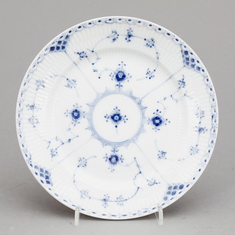 KAFFESERVIS, 48 delar, porslin, "Musselmalet" Royal Copenhagen.