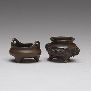 A pair of miniatyre censers, Qing dynasty, 19th Century.