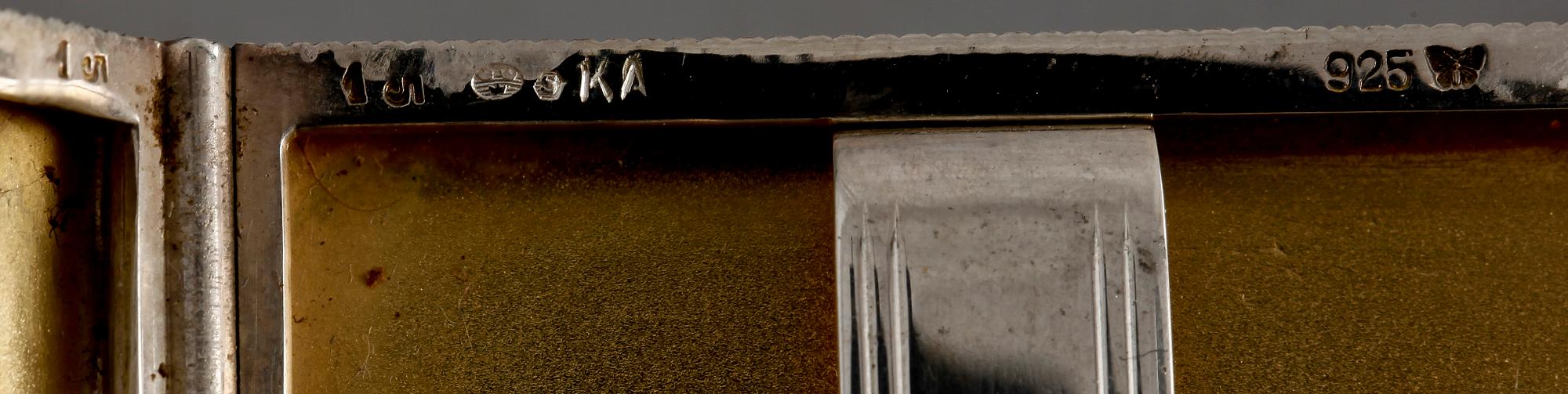 CIGARETTETUI MED ASK, silver, K Andersson, Stockholm, 1900-talets första hälft.