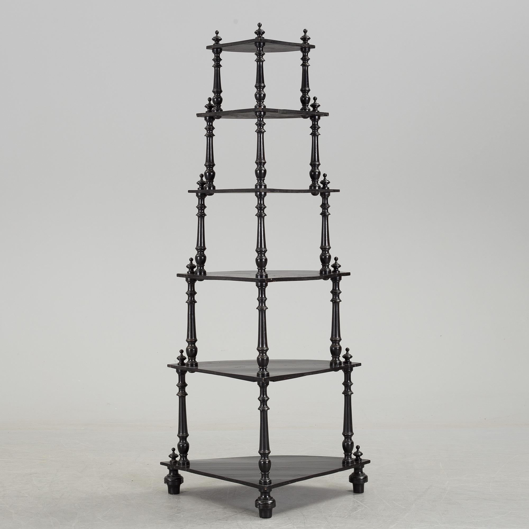 HÖRNHYLLA, 1900-talets första hälft.