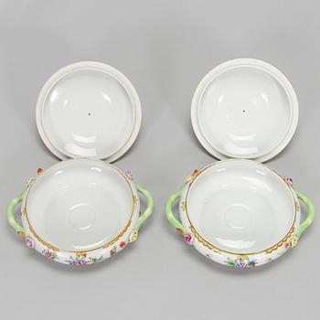 Herend, ruoka-astiasto, 91 osaa, posliinia, "Queen Victoria". Unkari.