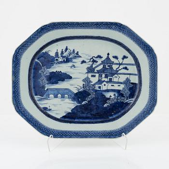 Stekfat, kompaniporslin, Kina, Qingdynastin, 1700/1800-tal.