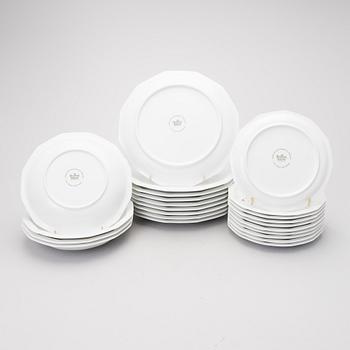 A 53 piece "Winterreise" & "Polygon"  dinner/coffee set by Rut Bryk and Tapio Wirkkala for Rosenthal. Late 20th century.