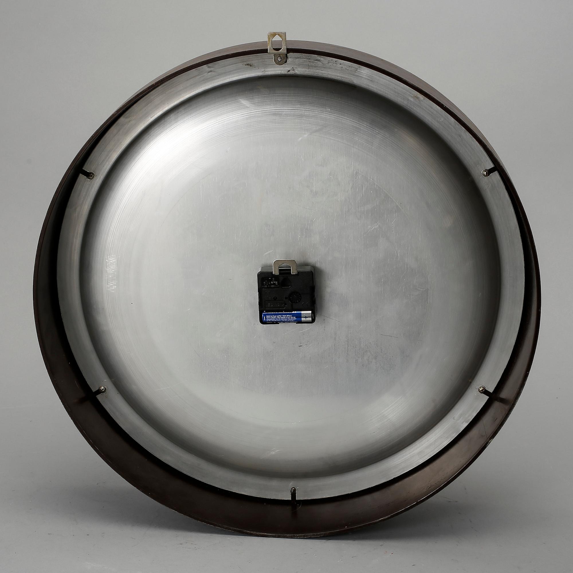 FABRIKSKLOCKA, kring 1900-talets mitt.