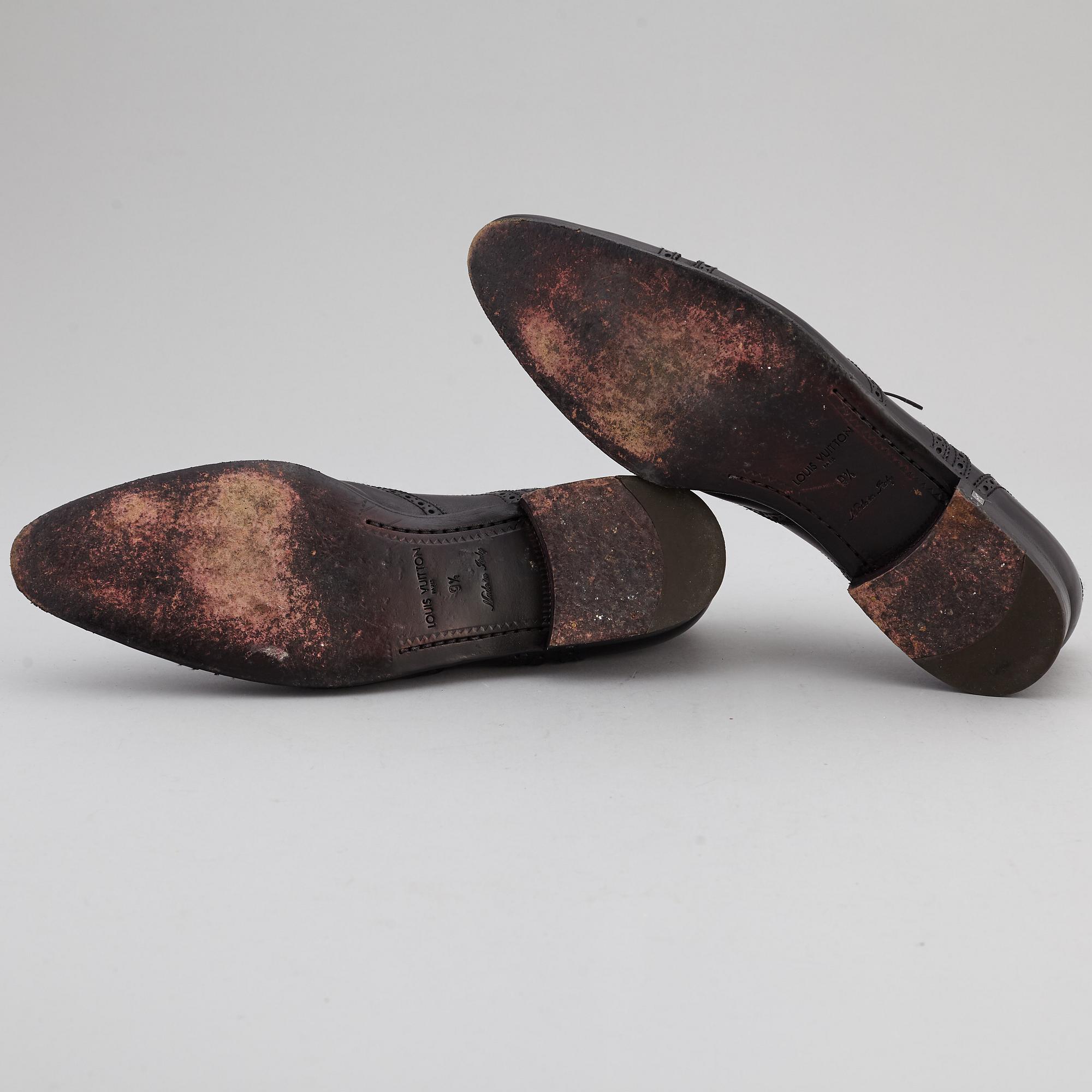 LOUIS VUITTON, a pair of black leather brogues, size 9½.