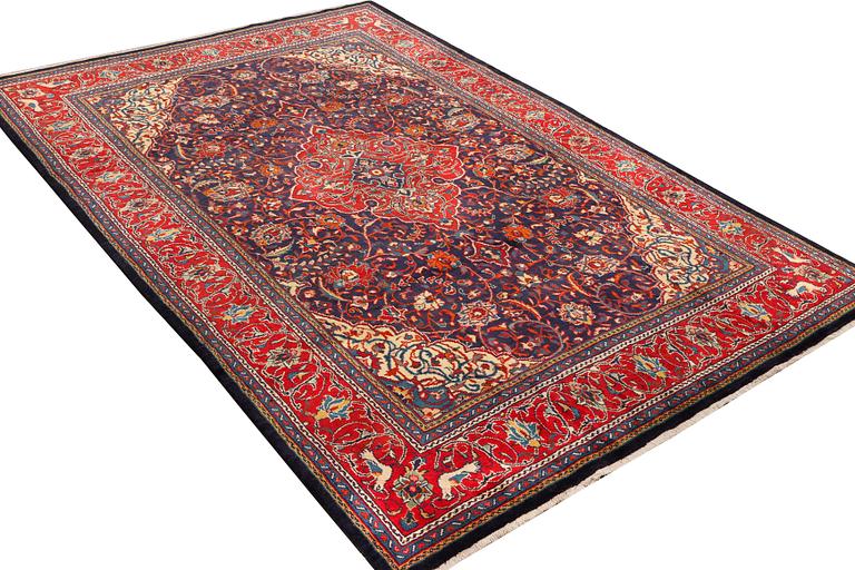A Bakhtiari carpet, c. 321 x 210 cm.