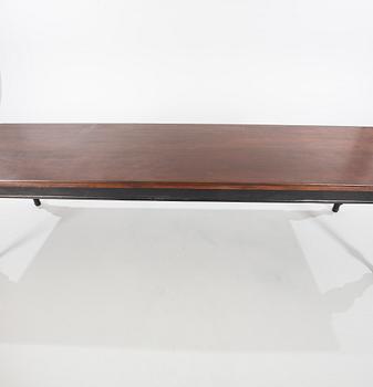 Bord, modern tillverkning.