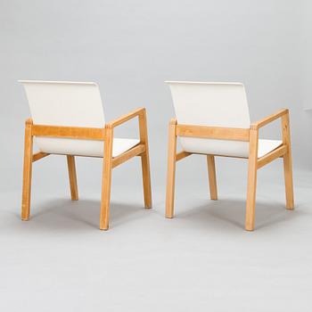 Alvar Aalto, karmstolar, ett par, modell 403, Artek 1970-tal.