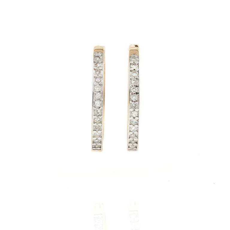 ÖRHÄNGEN, 14K guld med åttkantslipade diamanter tot ca 0,15 ct. Vikt 2,61 gram.