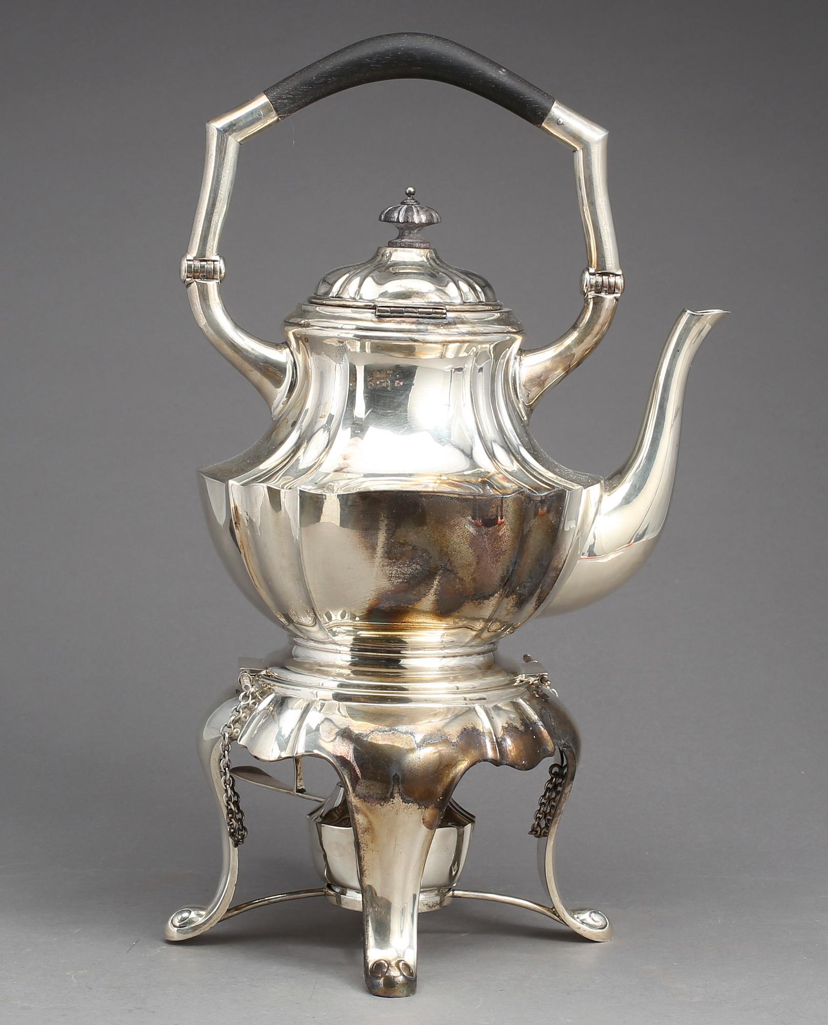 TEKÖK, silver, svenska kontrollstämplar, 1900-tal. Total vikt ca 1799g.