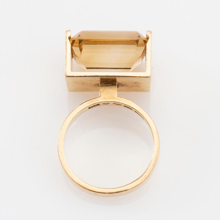Ring 18K gold with a step-cut citrine, Åke Stavenow Stockholm 1962.