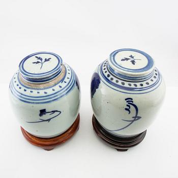 Bojaner två st Kina 18/1900-tal porslin.